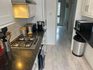 3 Bedroom House Kingston upon Thames - 7