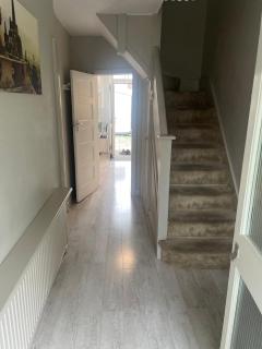 3 Bedroom House Kingston upon Thames - 5