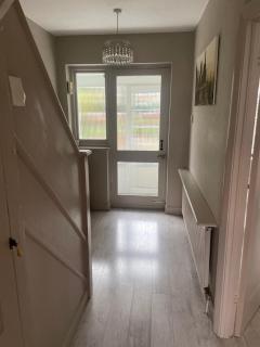 3 Bedroom House Kingston upon Thames - 6
