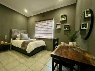 OR Tambo Guest Retreat Unit 2 - 5