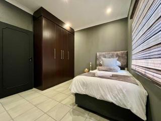 OR Tambo Guest Retreat Unit 2 - 4