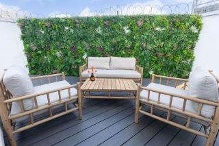 Large Period 2-Bed Apartment Close to Town - 9