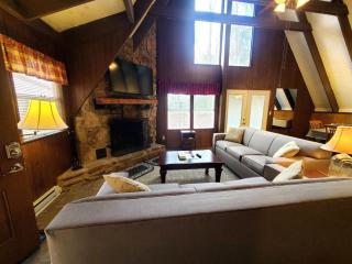 Mountain Getaway: 3-Bedroom Hidden Creek Chalet - 9