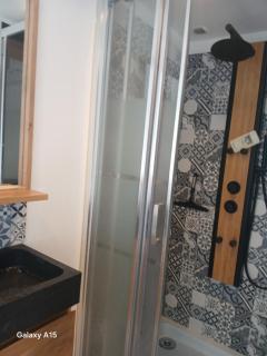 Maisonnette centre ville avec patio - 1