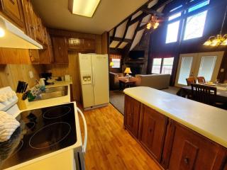 Mountain Getaway: 3-Bedroom Hidden Creek Chalet - 2