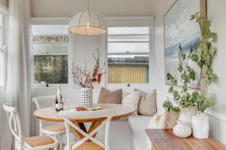 Bluewood Cottage - Cozy Charm, Steps from the City - 0
