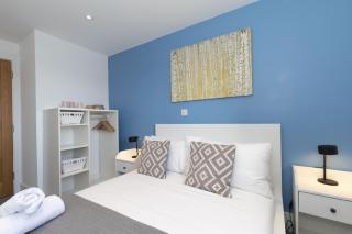 5 bed - Quiet Twin Homes: 5 Beds, 3 Baths & Parking For 3 - 9