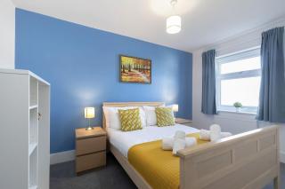 5 bed - Quiet Twin Homes: 5 Beds, 3 Baths & Parking For 3 - 2