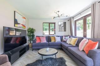 6 bed - Stunning 6-Bed Home in Cheltenham with Hot Tub - 8