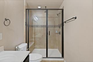 Resort-Style 5BR 3 and half baths - 5