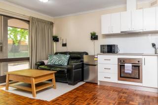 Stylish Furnished Home Close to Woden Centre - Hosted by Canstay - 7