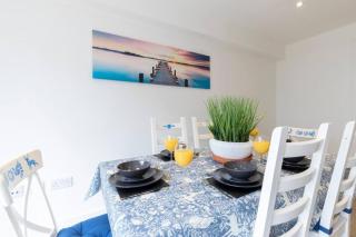 Spacious 3 Bed Home - Cheltenham - 3
