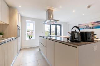 Modern & Spacious Home in Central Cheltenham -  - 1