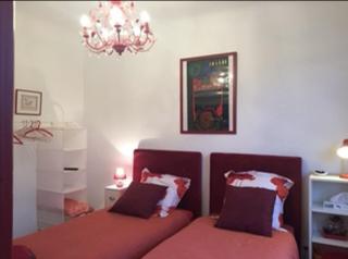 Chambre 4 Rouge - WIFI - Proche gare - 3
