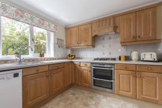 Peaceful 3-Bed Cottage in Eastington - 4