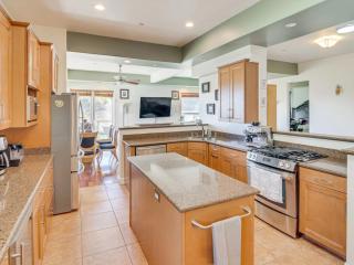 3BR Mountain Retreat with 2 Executive Suites & Scenic Views Sleeps 6 - 2