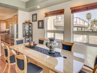 3BR Mountain Retreat with 2 Executive Suites & Scenic Views Sleeps 6 - 5