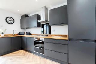 Contemporary 2 Bed Home in Lansdown - 9
