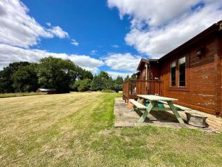 Beautiful Danford House & Lodge with Hot Tub - 1