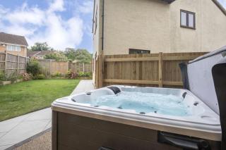 Stunning Five Bed Detached Home with Hot Tub - 8