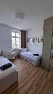 Das Haus zur Rothen Thür 2 - 5