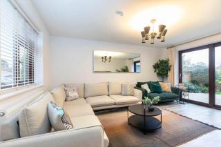 Peaceful 5-Bed Detached Home - - 9