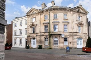 Modern Apartment in Historic Gloucester Quays - 9