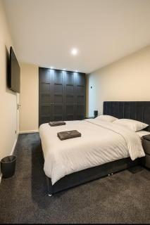Stylish & Brand-New Home 2025 - Moortown - 2