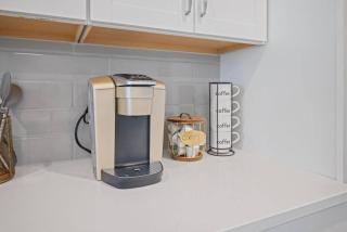 NEW Luxury Condo, Rooftop Terrace, EV Charger! - 2