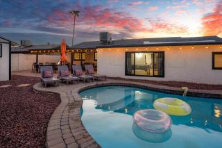 Pool Fire PitOutdoor BarGame Room Sleeps 14 - 0