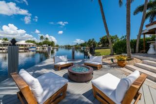 Luxury Channel Villa, Boat Dock and Private Pool, 5BR - 0