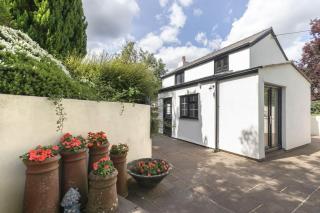 Tranquil Cottage with Hot Tub - 8