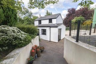Tranquil Cottage with Hot Tub Close to Offa's Dyke - 9