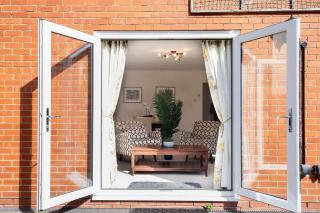 Tranquil Home on Leckhampton Hill with EV Charger - 3