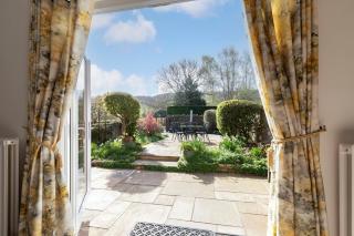 Tranquil Home on Leckhampton Hill with EV Charger - 4