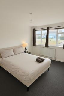 3-Bed Bungalow-Garden and Free Parking - 2