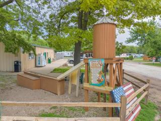 Breezy Bunker Cabin - 4