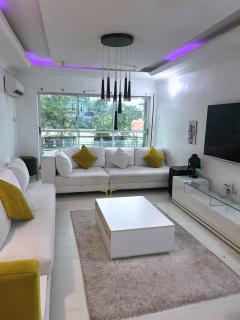 Central GRA Ikeja Luxury Huge Bedroom Apartment with 2 Living Rooms in Lagos, Fits Family, Large Kitchen, Grand Terrace, Pool, 24h Power & WiFi, 10min to Cubana, Radisson, Marriott - 9