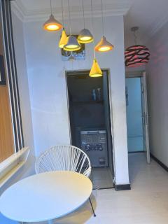 Central GRA Ikeja Luxury Huge Bedroom Apartment with 2 Living Rooms in Lagos, Fits Family, Large Kitchen, Grand Terrace, Pool, 24h Power & WiFi, 10min to Cubana, Radisson, Marriott - 2