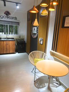 Central GRA Ikeja Luxury Huge Bedroom Apartment with 2 Living Rooms in Lagos, Fits Family, Large Kitchen, Grand Terrace, Pool, 24h Power & WiFi, 10min to Cubana, Radisson, Marriott - 5