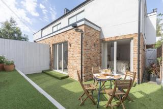 Contemporary 2-Bed 2-Bath Home with Parking - 5