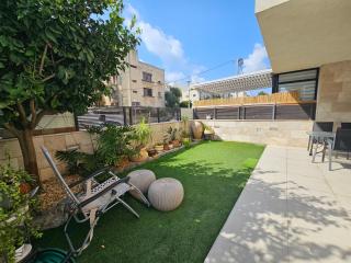 Luxury Duplex • 3BR • Garden + Balcony • Parking - 9