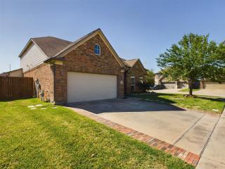 Saddle n Spurs BNB, 25 minutes to downtown, pool, fire pit, grill - Houston - 4
