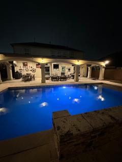 Saddle n Spurs BNB, 25 minutes to downtown, pool, fire pit, grill - 8