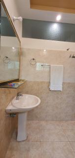 Hotel Luxe Heights Lahore - 3