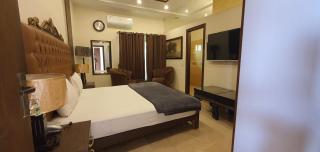 Hotel Luxe Heights Lahore - 2