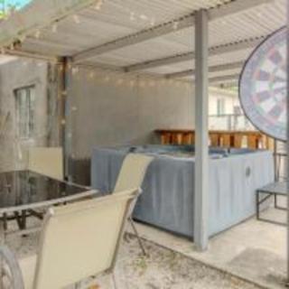 5 min to Brickell - Bars - Nightlife - King Bed - Hot Tub - 4