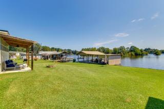 Private Dock and Fire Pit Point A Lake Retreat! - Andalusia - 8