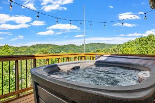 Wolfpack Retreat II- Hot Tub- Fishing Lake- Game Lounge- Home Theater - 0