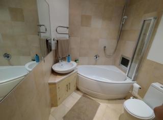 Spacious central apartment at the heart of it all! - Reading - 8